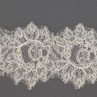 bruidskant band 12cm breed  kleur ivory 111