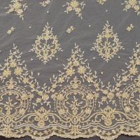 Couture kant met kraaltjes en gouddraad