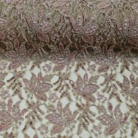 Haute couture kant taupe met oud rose pailletten en kralen