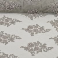 Exclusieve kant met kraaltjes en pailletten kleur 888 kiezel