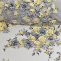 Haute couture 3D kant licht grijs met geel met parels