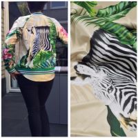Exclusieve micro stretch  silky touch satijn  zebra beige panel +/- 138 x 140 cm