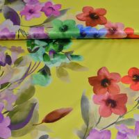 Exclusieve micro stretch  silky touch satijn bloemen citroen geel